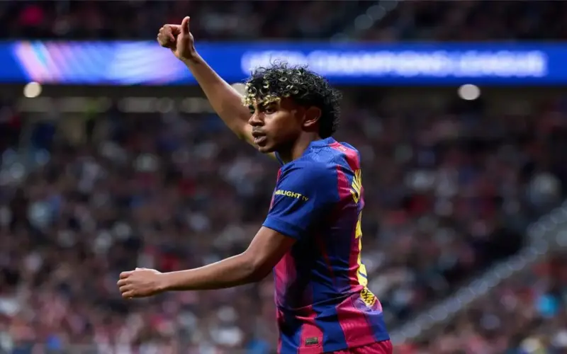 فيديو | لامين يامال يساند لاعبي برشلونة قبل مواجهة ريال مدريد