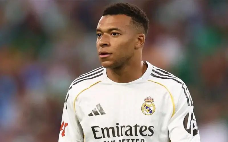 فيديو | مبابي يستفز مشجعي ريال مدريد مجددًا قبل الكلاسيكو