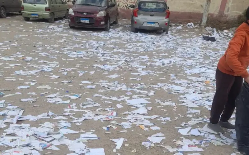 فيديو تمزيق الطلاب للورق قديم ويرجع لعام 2019