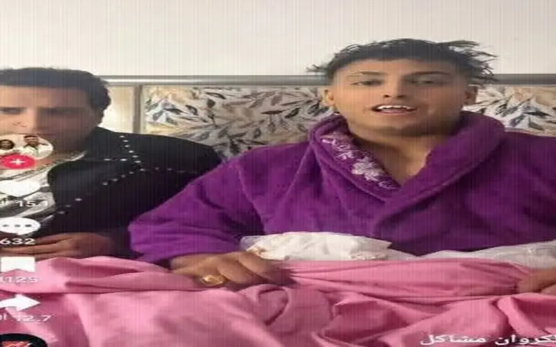 كروان مشاكل يعرض دليل عذرية زوجته في لايف على التيك توك وحالة من الغضب على مواقع التواصل الإجتماعي