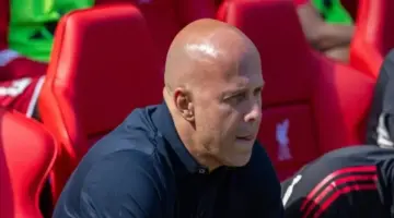 ليفربول وموسم 2025/2026 المضطرب: عندما تتحول القمم إلى هاوية تحت قيادة آرني سلوت.