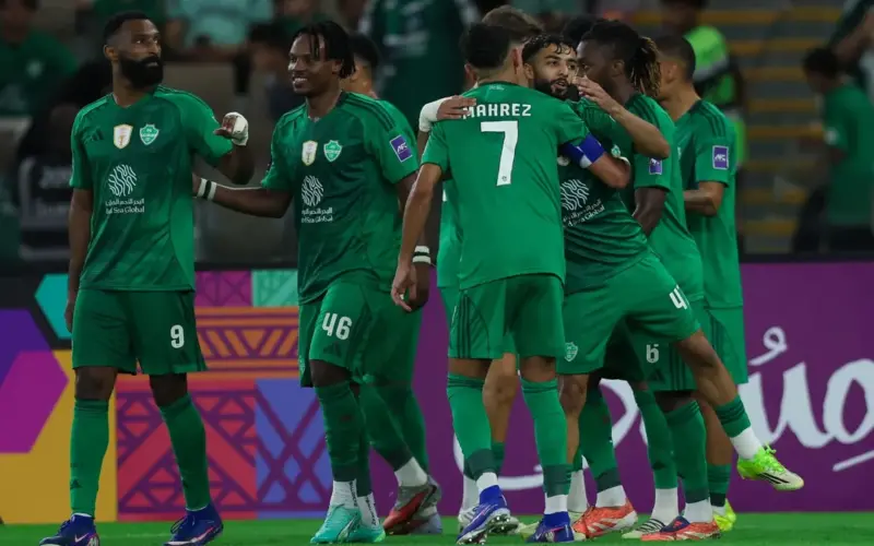 ما القنوات الناقلة لمباراة الأهلي والاتفاق في دوري روشن السعودي 2025-2026؟ وكيف تشاهدها عبر الإنترنت؟