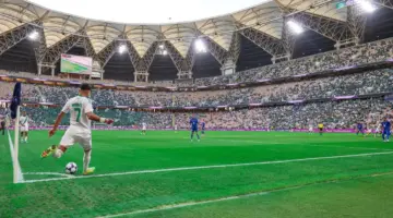 ما القنوات الناقلة لمباراة الخليج والأهلي في دوري روشن السعودي 2025-2026؟ وكيف تشاهدها عبر الإنترنت؟