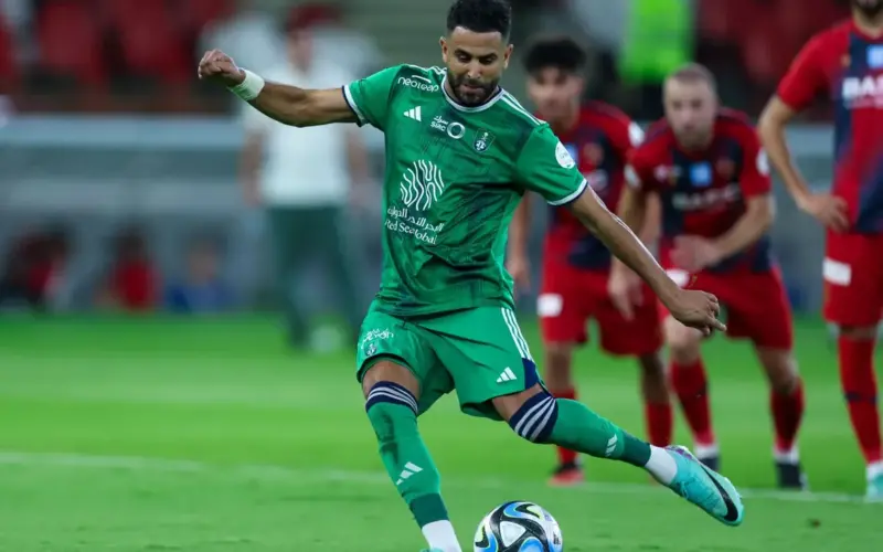 ما القنوات الناقلة لمباراة الرياض والأهلي في دوري روشن السعودي 2025-2026؟ وكيف تشاهدها عبر الإنترنت؟