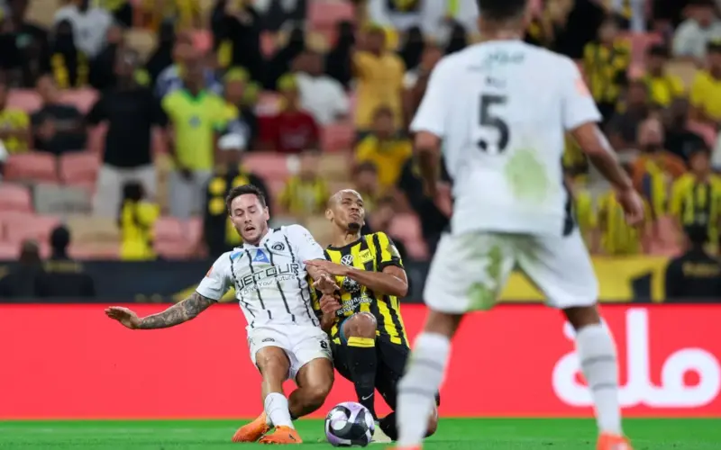 ما القنوات الناقلة لمباراة الشباب والاتحاد في دوري روشن السعودي 2025-2026؟ وكيف تشاهدها عبر الإنترنت؟