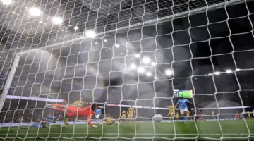 مانشستر سيتي يحافظ على حظوظه في لقب الدوري الإنكليزي بثلاثية في كريستال بالاس
