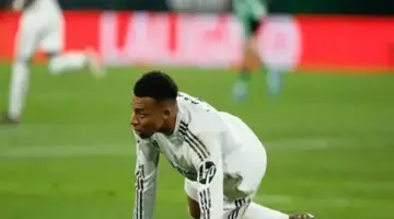 مبابي يخضع لفحص طبي.. وريال مدريد يترقب حالة مهاجمه قبل الكلاسيكو