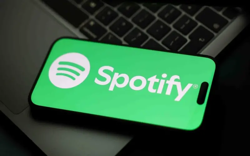 مع تزايد موسيقى الذكاء الاصطناعي Spotify تستعد لإطلاق شارة موثّق