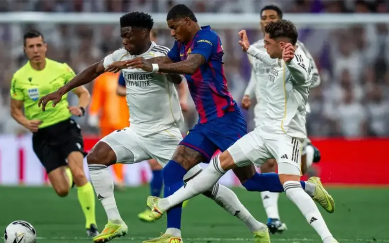 موندو تكشف عن الحكم المرشح لمباراة الكلاسيكو بين برشلونة وريال مدريد