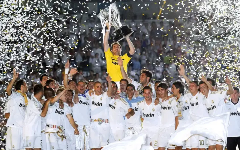 نحتفل بمرور 14 عامًا على الدوري الإسباني الـ32 لريال مدريد