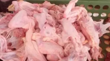 هياكل الدجاج في الميزان.. هل هي وجبة اقتصادية مُشبعة أم خطر يهدد الصحة؟