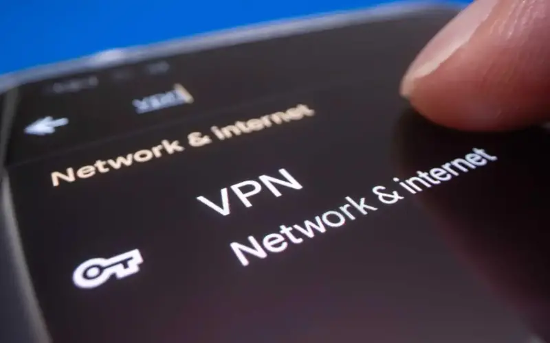 يسمح خطأ في Android 16 للتطبيقات بتجاهل شبكات VPN والكشف عن عناوين IP
