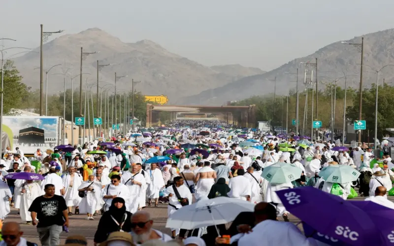 يوم عرفة بالصور.. مشاهد إيمانية مهيبة ولحظات مؤثرة لضيوف الرحمن | أخبار