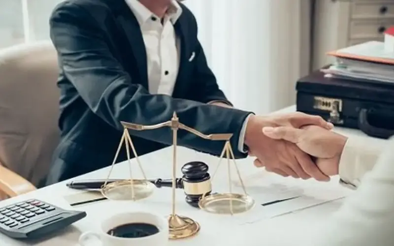 أبرز مكاتب المحاماة المرخصة في الكويت لخدمات المصريين في العقود والأحوال الشخصية والقضايا الجنائية
