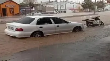 أمطار غزيرة تضرب بايبورت التركية وتتسبب باضطرابات مرورية