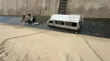 إنقلاب سيارة ميكروباص وملاكي داخل ترعة المريوطية