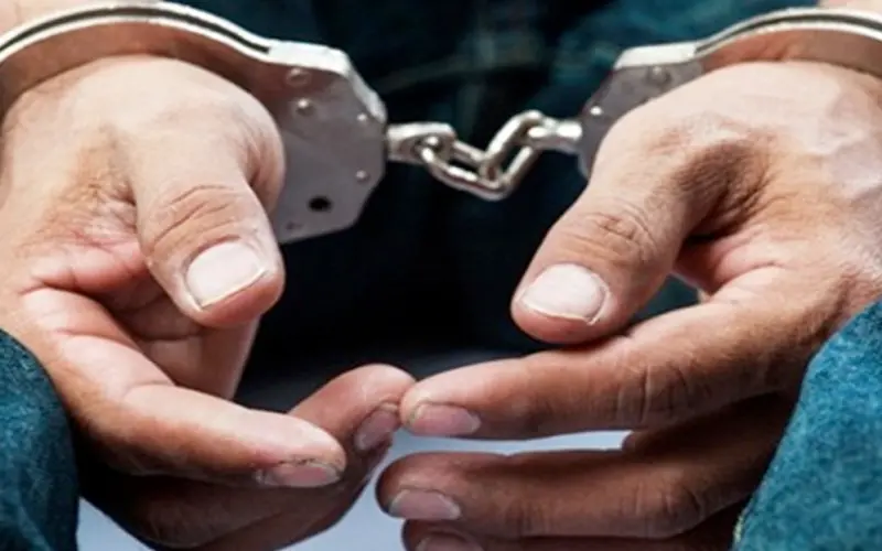 التحري عن المتهم بسرقة هاتف عاملة صيدلية بالزاوية الحمراء
