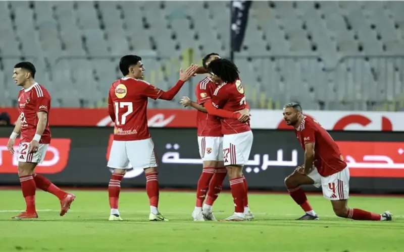 القنوات الناقلة لمباراة الأهلي وسموحة اليوم في الدوري.. اضبط التردد الآن