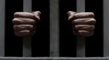 بأسلوب المغافلة.. تجديد حبس عاطل سرق هاتفًا من داخل محل في المقطم