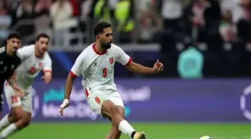 بتوصية من الحسين عموتة.. تفاصيل مفاوضات الأهلي مع مهاجم منتخب الأردن
