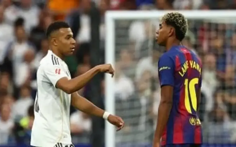 برشلونة يسعى لإسقاط ريال مدريد في كلاسيكو حسم لقب الدوري الإسباني
