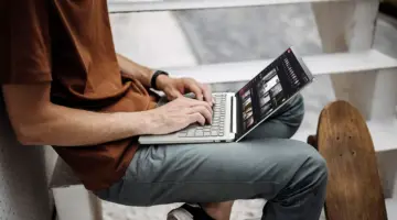 بعد إطلاق “MacBook Neo”.. منافسو آبل يطلقون حواسيب أرخص بنظام ويندوز