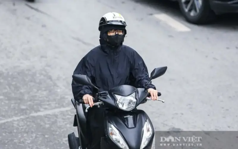 تشهد شمال فيتنام انخفاضاً ملحوظاً في درجات الحرارة في منتصف الصيف نتيجة لتأثير جبهة هوائية باردة. ما هي المدة المتوقعة لانخفاض درجات الحرارة؟