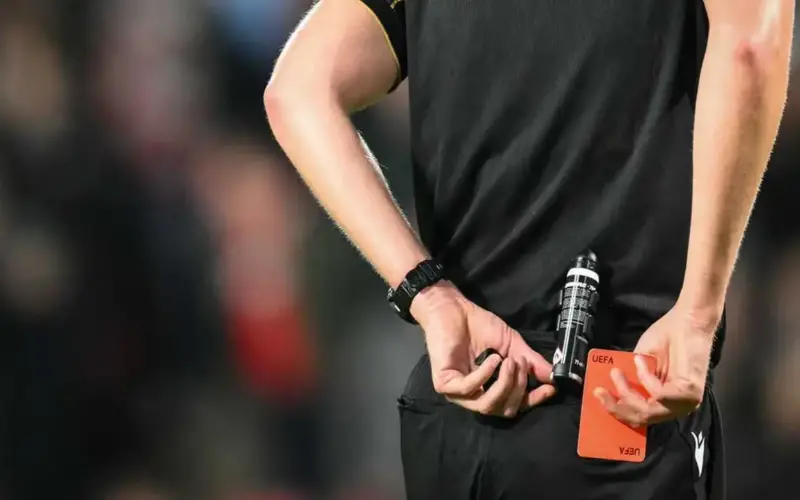 تغيير مثير للجدل في قوانين التحكيم بالدوري الإنجليزي