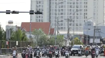 توقعات الطقس في مدينة هو تشي منه ليوم 24 يونيو: سطوع شمس شديد خلال النهار، وأمطار في المساء.