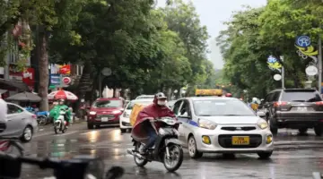 توقعات الطقس ليوم 8 يونيو: وصول كتلة هوائية باردة، تجلب معها أمطاراً غزيرة واسعة النطاق إلى شمال فيتنام.