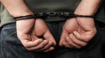 حبس عاطل لاتهامه بسرقة هاتف طالب داخل محل بالعمرانية