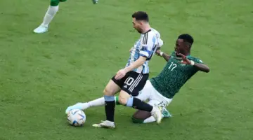 رئيس الاتحاد السعودي: يمكننا تحقيق مفاجأة أخرى كما فعلنا أمام الأرجنتين في 2022 قبل ساعات من مواجهة السعودية وإسبانيا في كأس العالم 2026، أكد رئيس الاتحاد السعودي لكرة القدم ياسر المسحل أن منتخب بلاده لا يخشى مواجهة أحد، مشدداً على أن المشاركة في المونديال تعني مواجهة أفضل المنتخبات في العالم وليس البحث عن مباريات سهلة. الأحد، 21 يونيو 2026 – 11:59