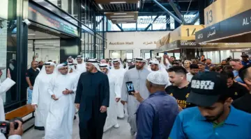 رئيس الدولة يقوم بجولة تفقدية في مرافق سوق السمك بمنطقة ميناء زايد في أبوظبي
