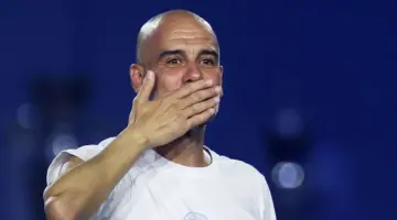 رئيس مانشستر سيتي يفجر مفاجأة عن جوارديولا: طلب الاستقالة 100 مرة .. وعاملته مثل “فتى الذئب الكاذب”!