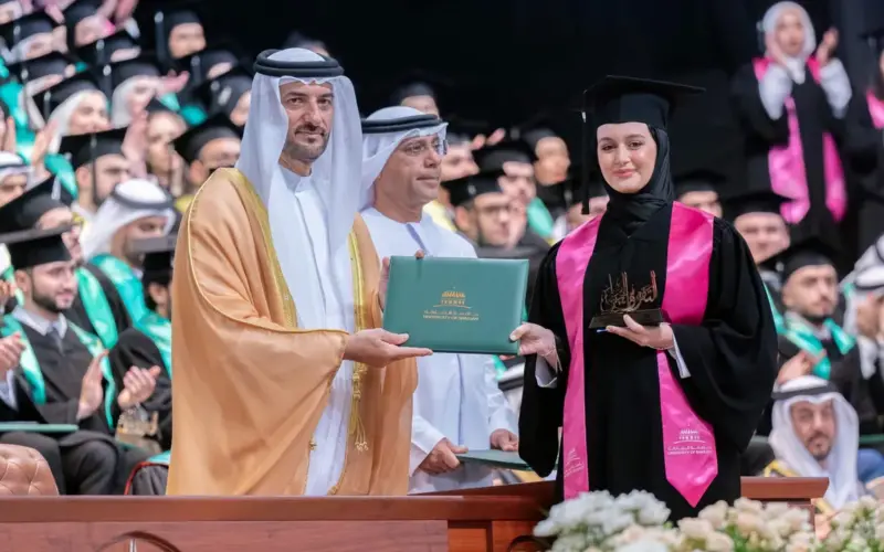 سلطان بن أحمد يشهد حفل تخريج الكليات الطبية والصحية بجامعة الشارقة