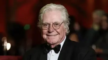 سينما زاوية تعرض “موعد على العشاء” وتستضيف حسين فهمي في بودكاست