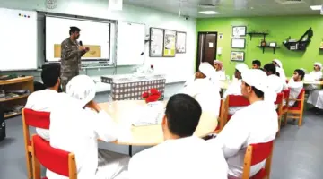 شرطة أبوظبي تُوعي الطلبة بمخاطر الجرائم الرقمية