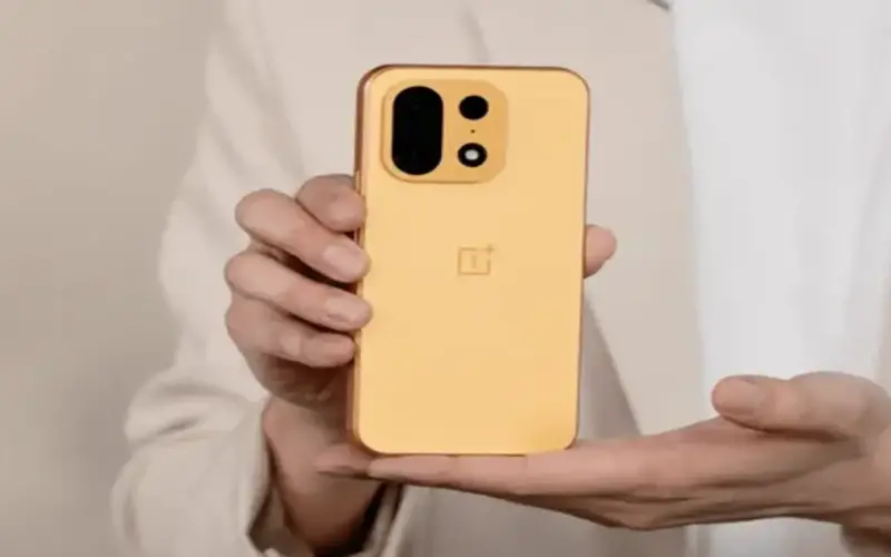 شركة OnePlus تطلق رسميا هاتفها الجديد باللون البرتقالي وببطارية عملاقة بسعر منافس