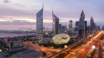 “طيران الإمارات” توفر إقامة فندقية مجانية لمسافريها في دبي