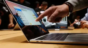فلسفة “أبل”.. الأسباب الحقيقية وراء غياب شاشات اللمس في أجهزة ماك بوك