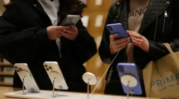 كم سنة يجب أن يعيش هاتفك الذكي قبل أن تفكر في تغييره؟