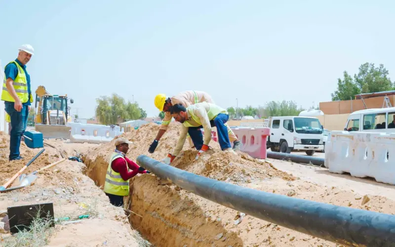 كهرباء الشارقة تعزز شبكات المياه في منطقتي الزبير وحي الدبدبة