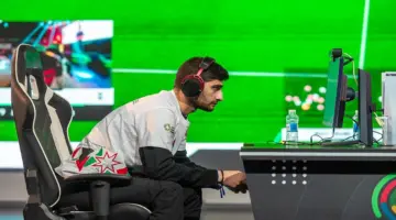 لاعب الرياضات الإلكترونية دبابنة يتوج بلقب بطولة العالم بـ “اي فوتبول”