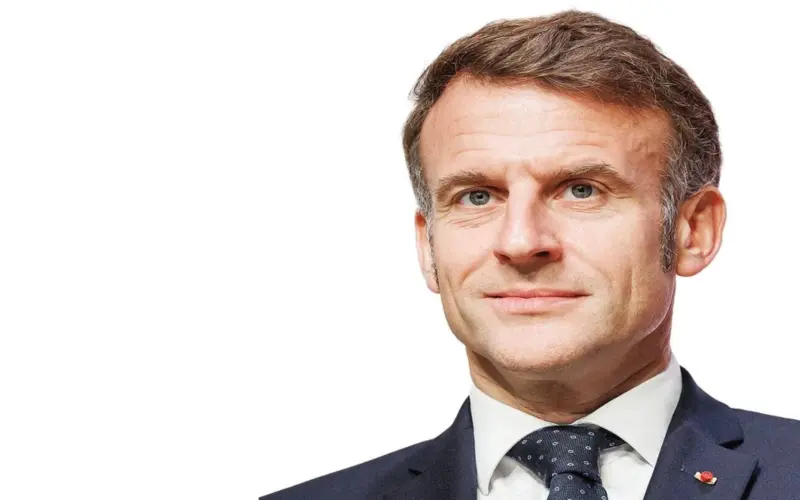ماكرون يشيد بقرار الإمارات حظر استخدام منصات التواصل للأطفال