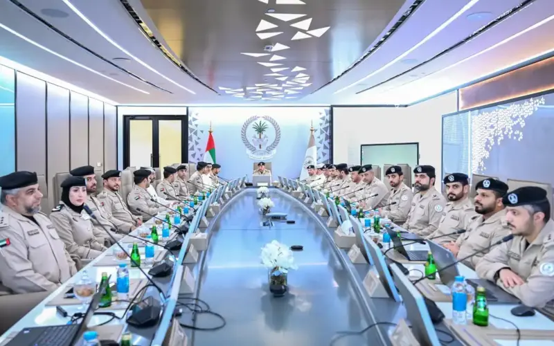 مجلس القيادة العليا بشرطة الشارقة يناقش المشاريع التطويرية