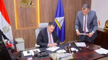 محافظ دمياط يعتمد نتيجة الشهادة الإعدادية بنسبة نجاح 74٪ ويتواصل هاتفياً مع الأوائل لتهنئتهم بتفوقهم