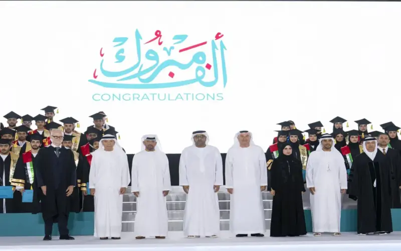 محمد بن حمدان بن زايد يشهد حفل تخريج طلبة مدارس الإمارات الوطنية بمجمع العين