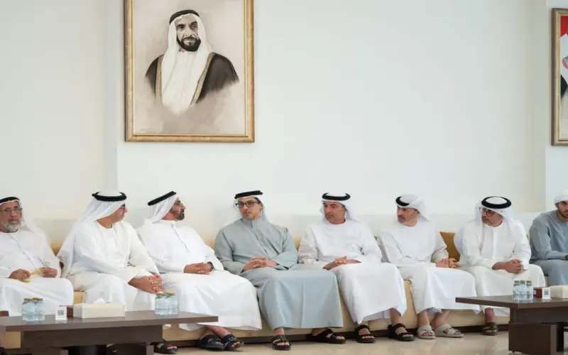 منصور بن زايد يعزي في وفاة محمد سالم بالعمى التميمي