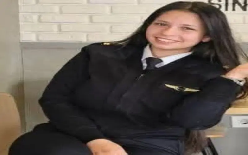 وفاة الطالبة منار أشرف حامد متأثرة باصابتها في حادث سقوط طائرة مطار أكتوبر