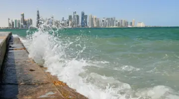 ‫ الأرصاد تحذر من رياح قوية وأمواج مرتفعة في عرض البحر خلال الليل